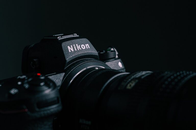 Z серията спасява Nikon: Как Безогледалните Камери Преобразиха Иконата